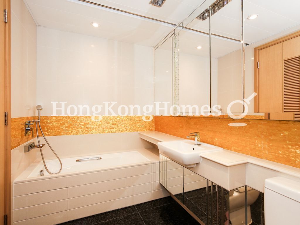 Master Bathroom — The Masterpiece, Tsim Sha Tsui