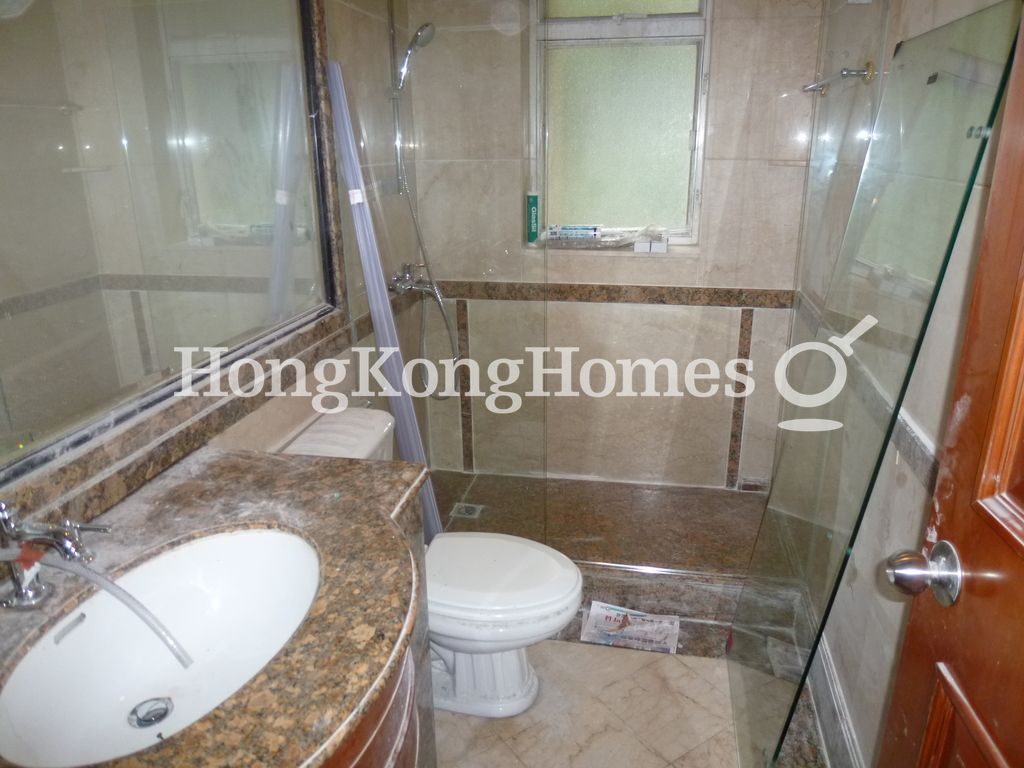 Guest Bathroom — Valverde, Mid-levels Central