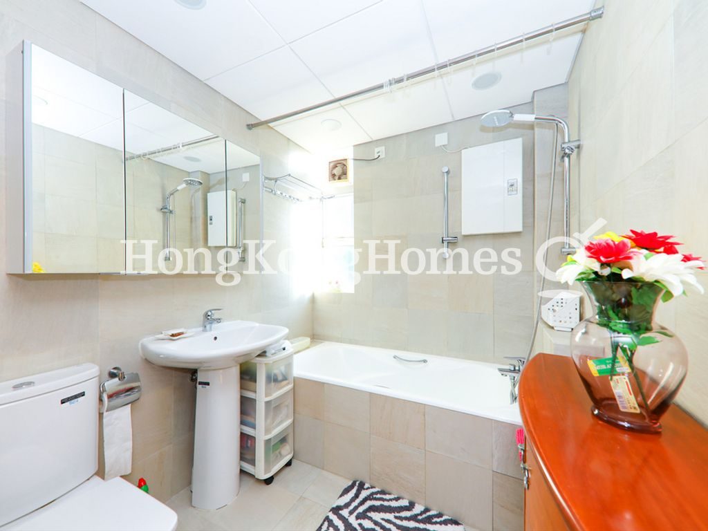 Master Bathroom — Crown Terrace, 18-22, Pokfulam