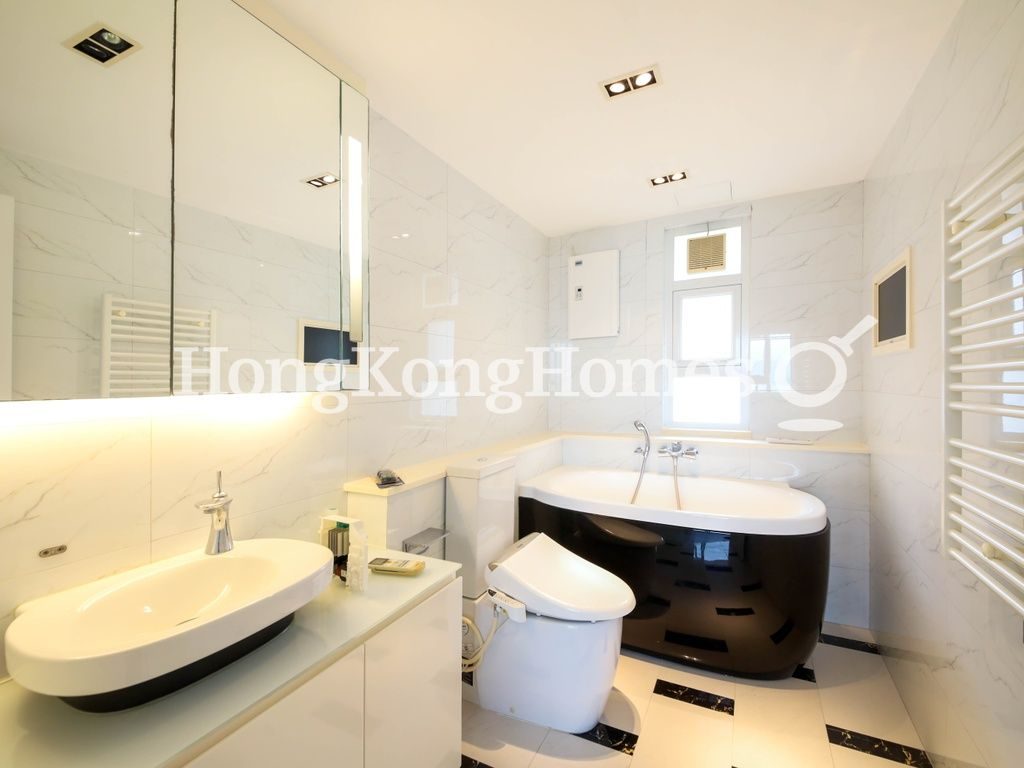 Master Bathroom — Baguio Villa - Block 38, Pokfulam