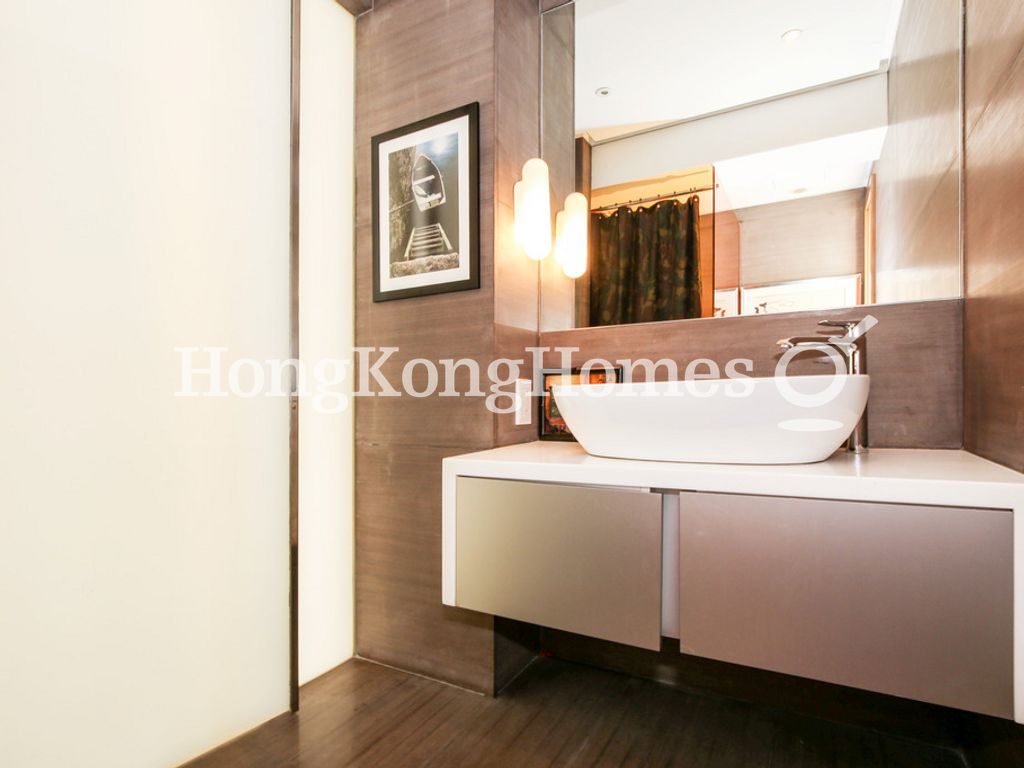 Guest Bathroom — Fulham Garden Blk A-B, Pokfulam