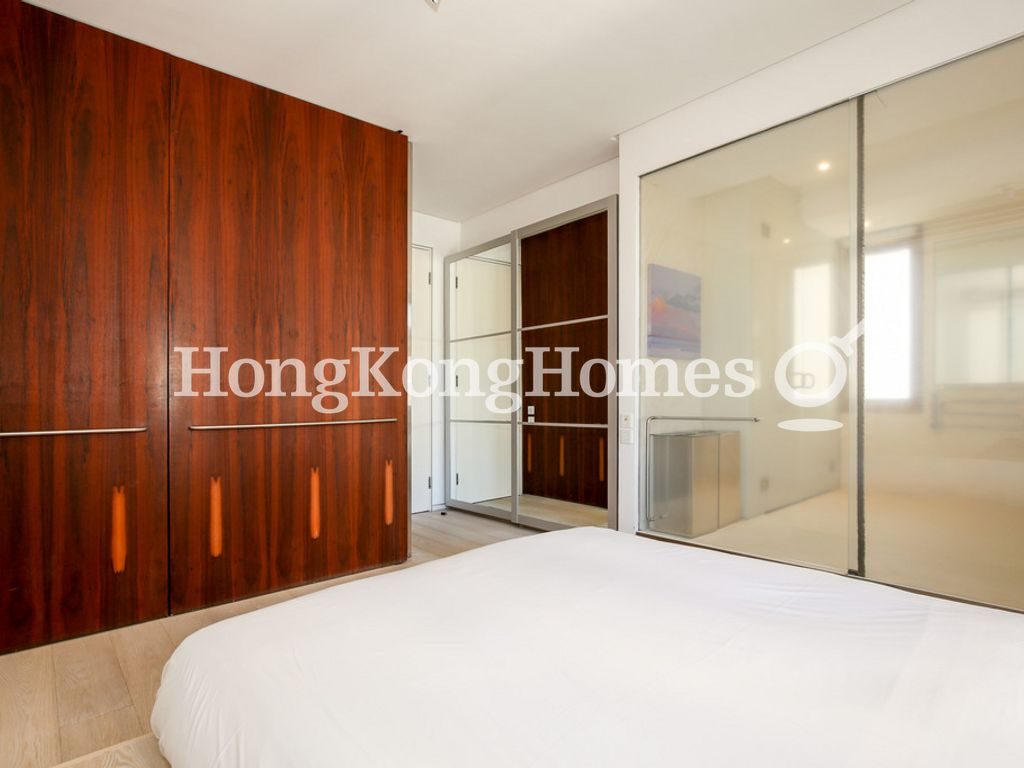 Built-in Wardrobe in Master Bedroom — Fulham Garden Blk A-B, Pokfulam