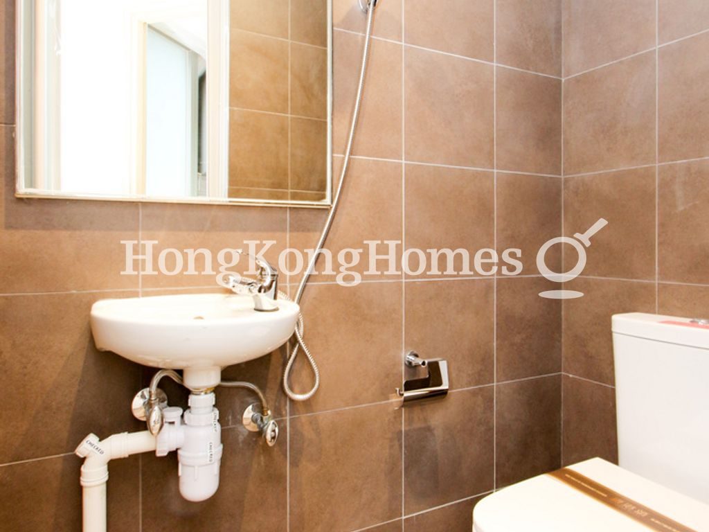Maid's Bathroom — Harbour Glory, North Point