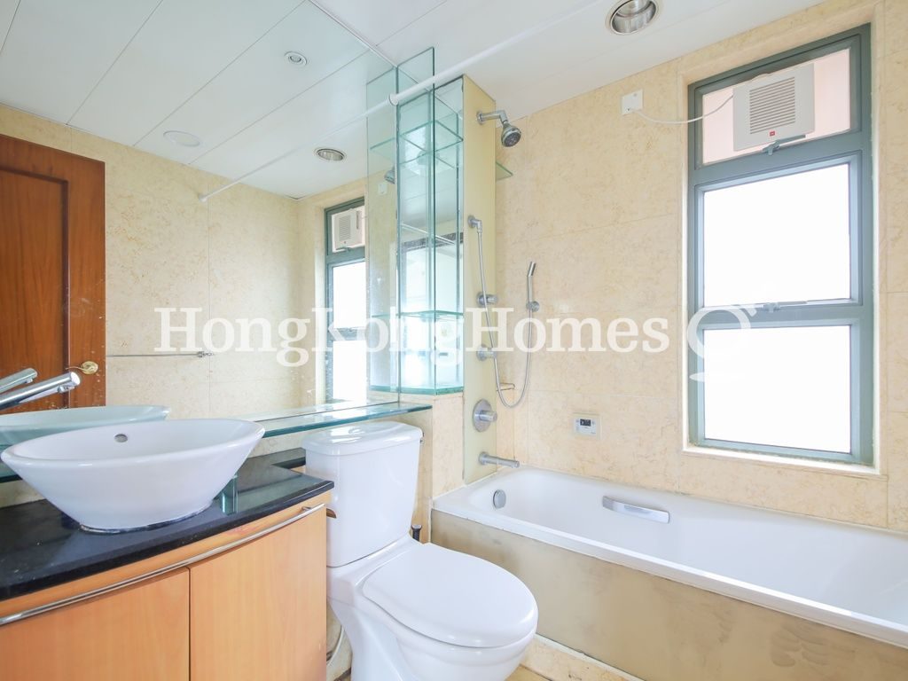 Master Bathroom — Sky Horizon - Block 01, North Point Hill