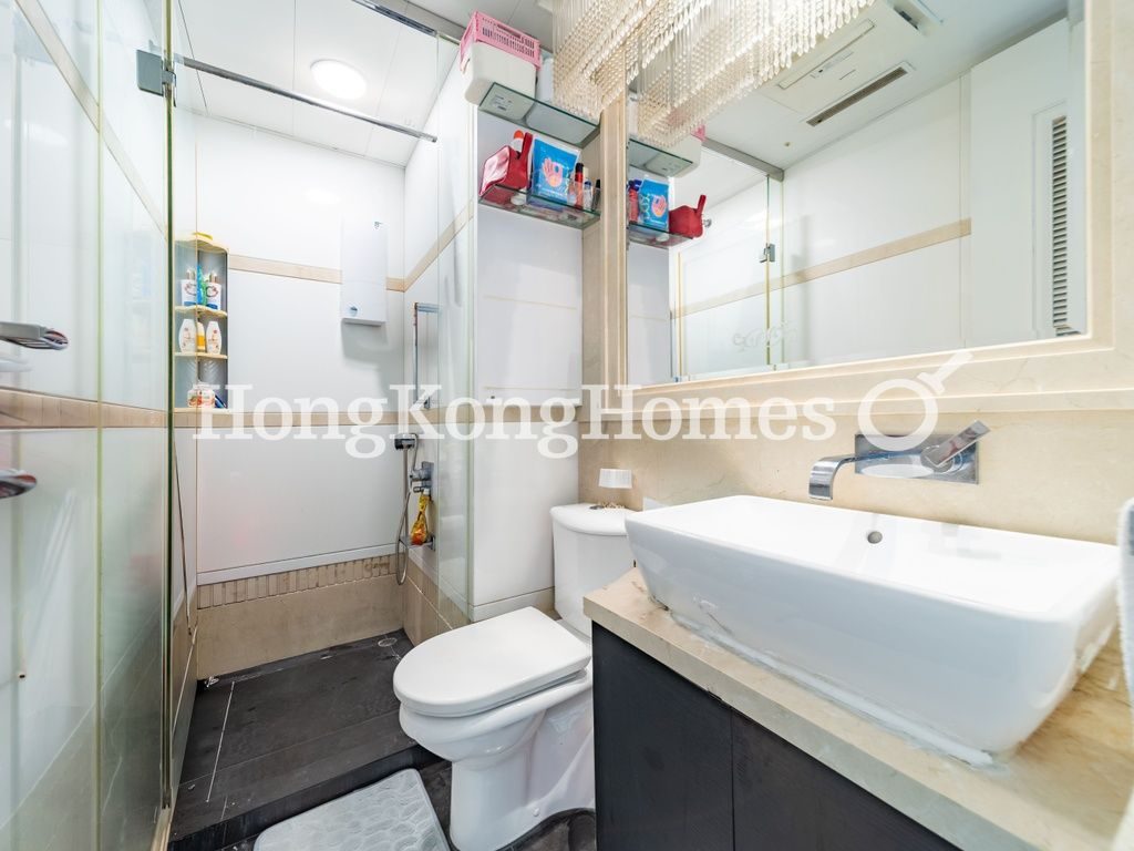 Guest Bathroom — The Legend - Block 03, Jardine's Lookout