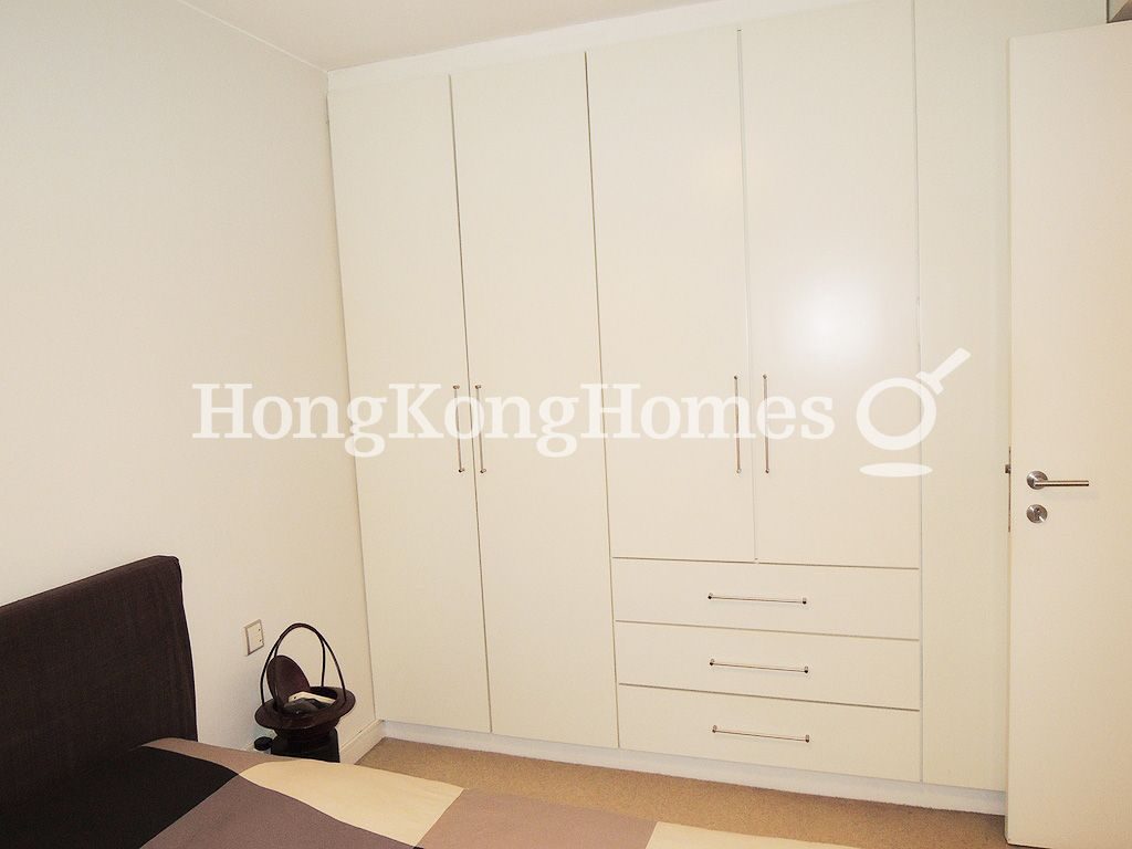 Built-in Wardrobe in Master Bedroom — Greencliff, Mid-levels East