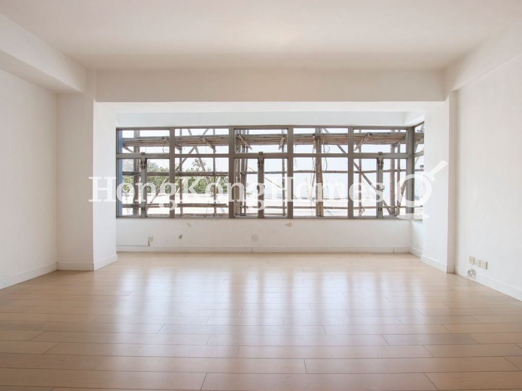 Living and Dining Room — Sea and Sky Court, Stanley