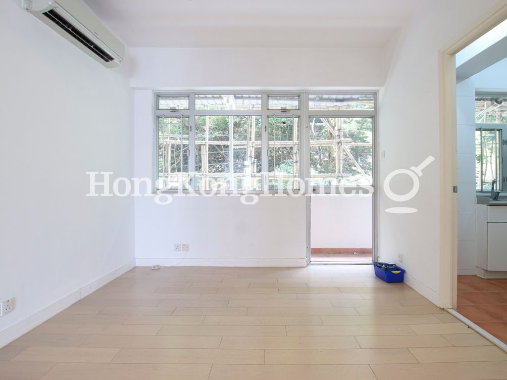 Living and Dining Room — Sea and Sky Court, Stanley