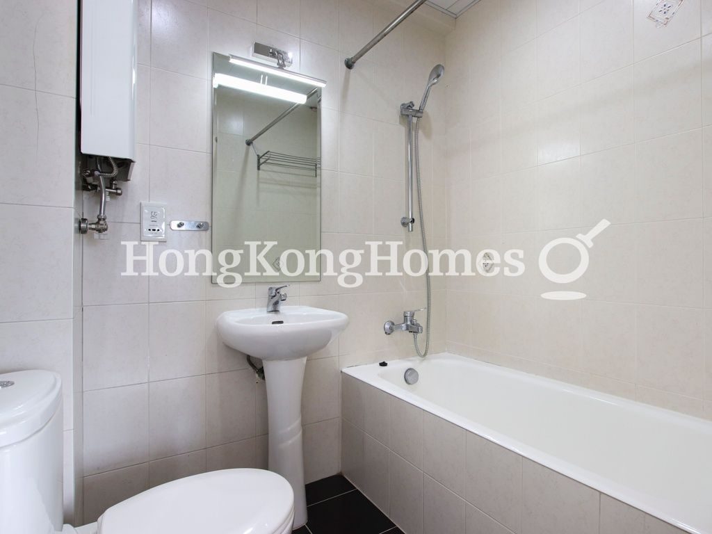 Master Bathroom — Sea and Sky Court, Stanley