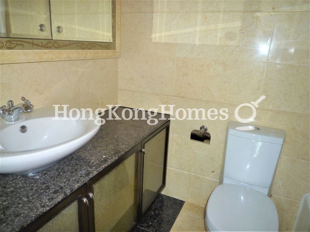 Guest Bathroom — The Arch - Block 1 (Sky Tower), Tsim Sha Tsui