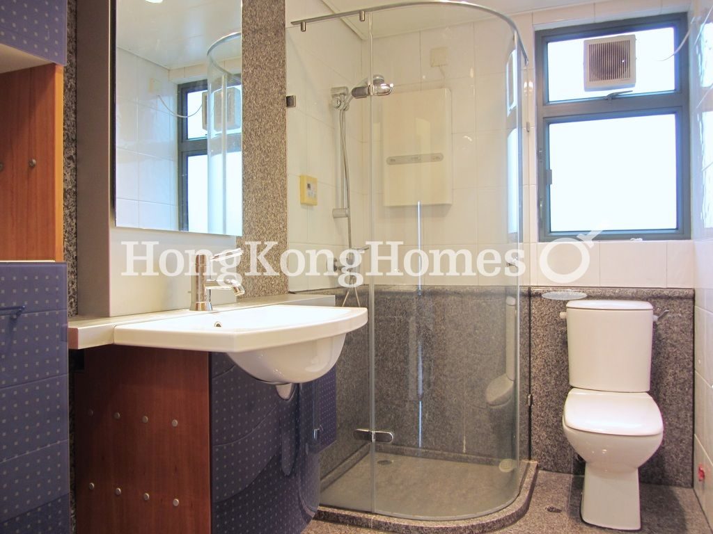 Guest Bathroom — Robinson Road, 80 - Block 01, Mid-levels West