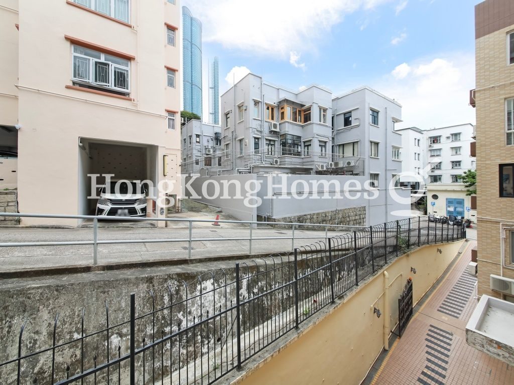 Broom Road, 9