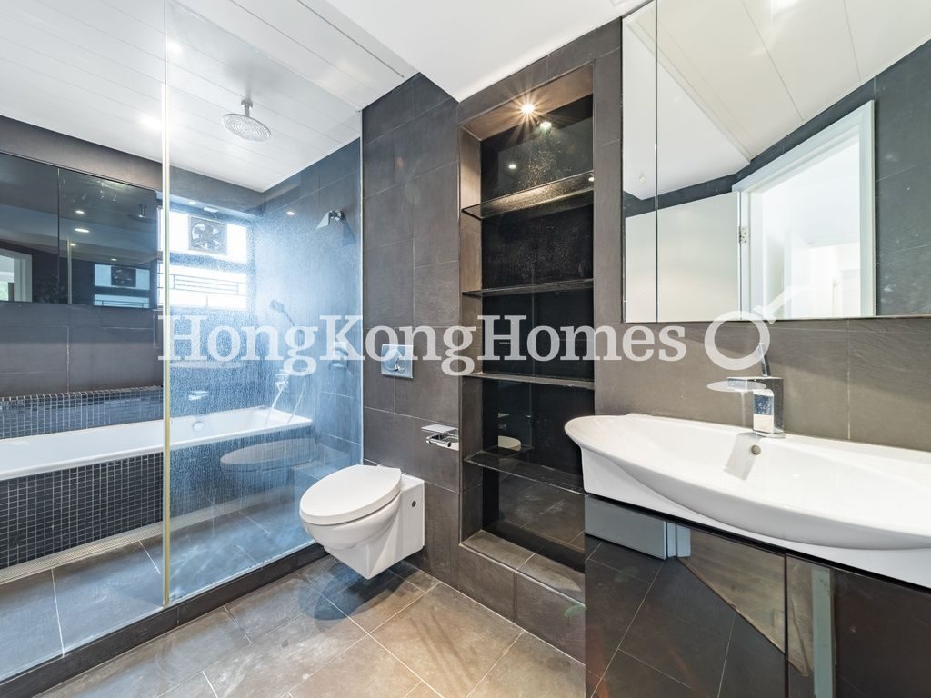 Master Bathroom — South Bay Gardens - Block A, Repulse Bay