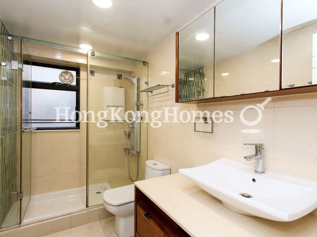 Guest Bathroom — The Grand Panorama IV, Mid-levels West