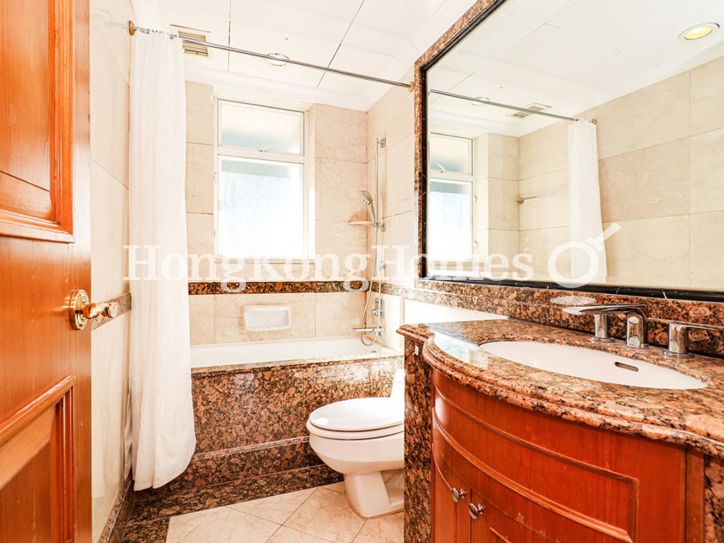 Guest Bathroom — Valverde, Mid-levels Central