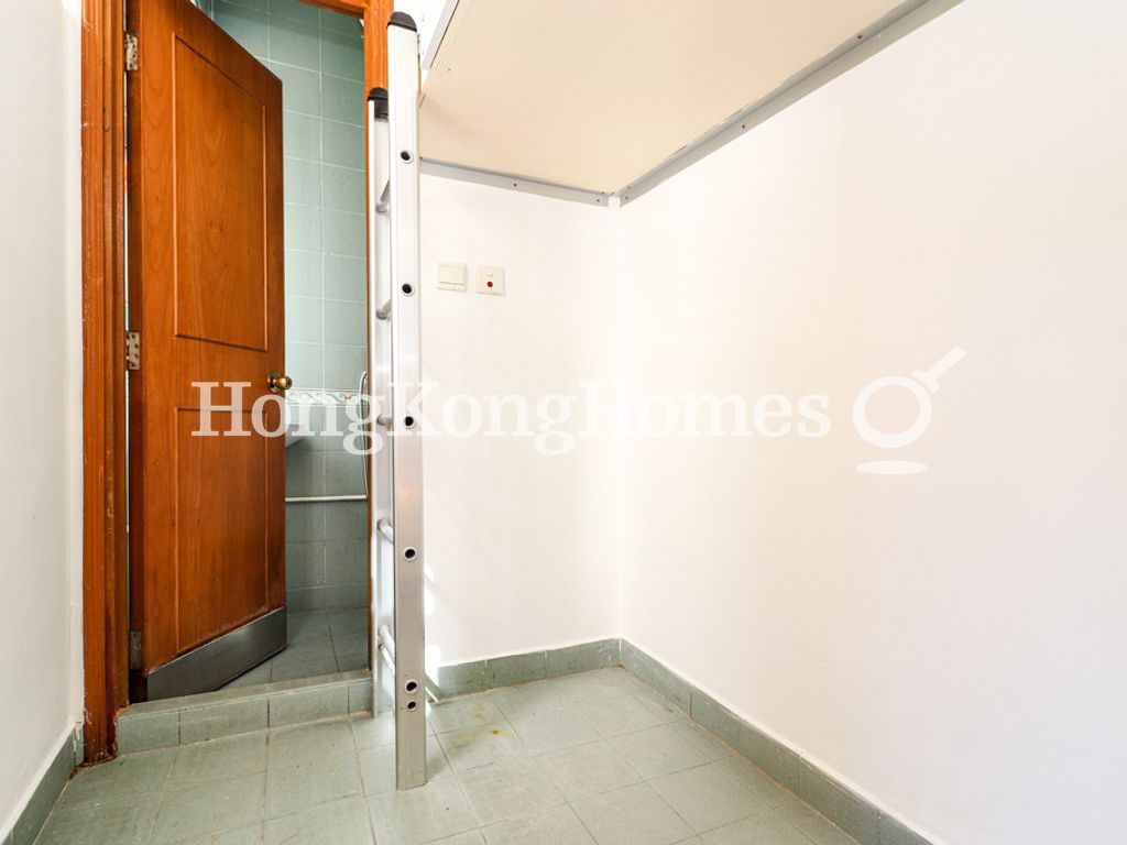 Maid's Room and Washroom — Valverde, Mid-levels Central