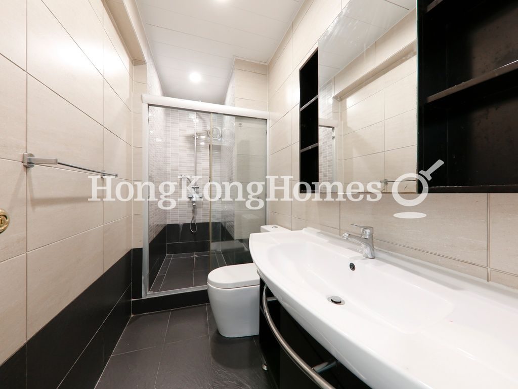 Guest Bathroom — Victoria Court, Causeway Bay