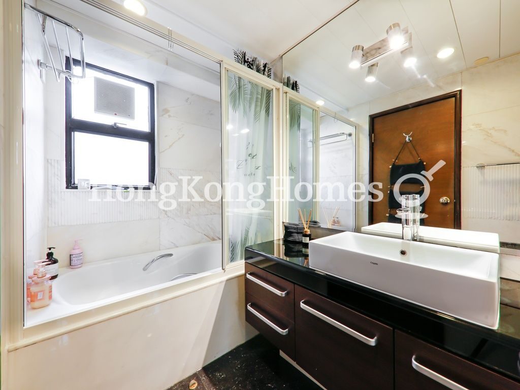 Master Bathroom — The Royal Court, Mid-levels Central