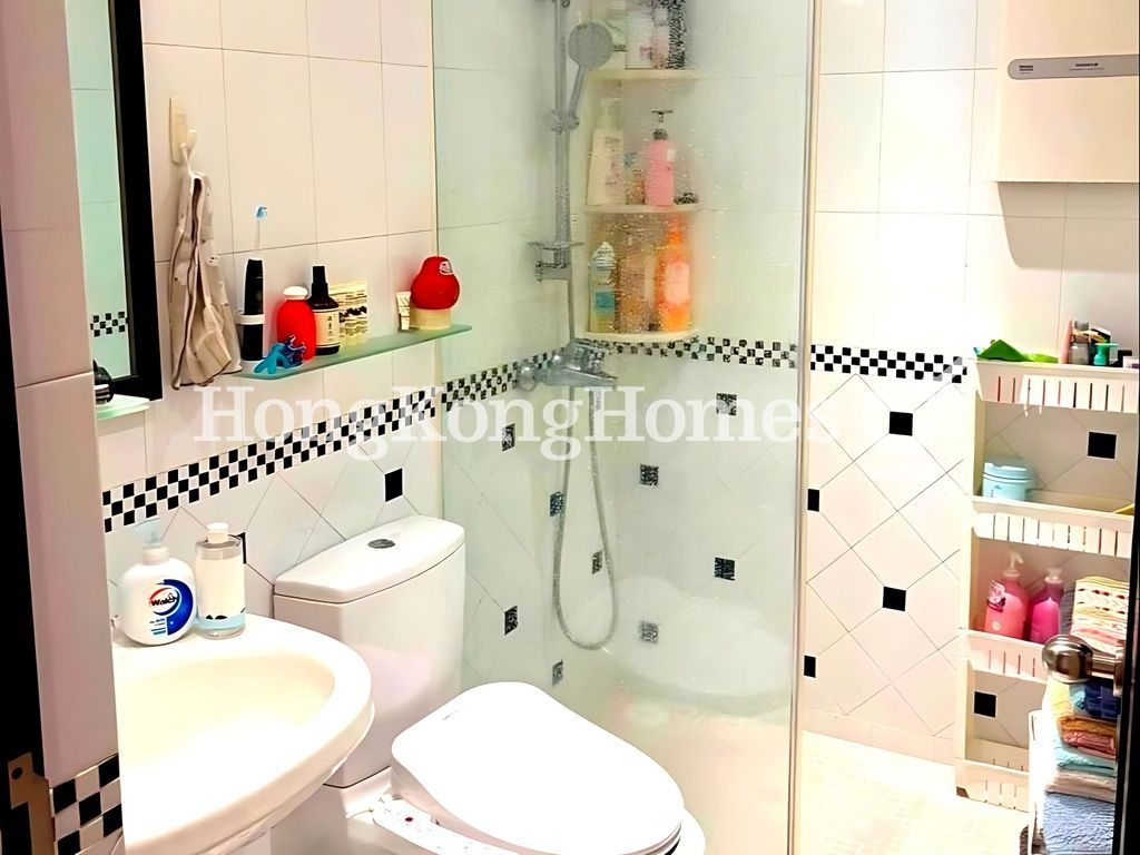 Guest Bathroom — Cape Mansions - Block A, Pokfulam