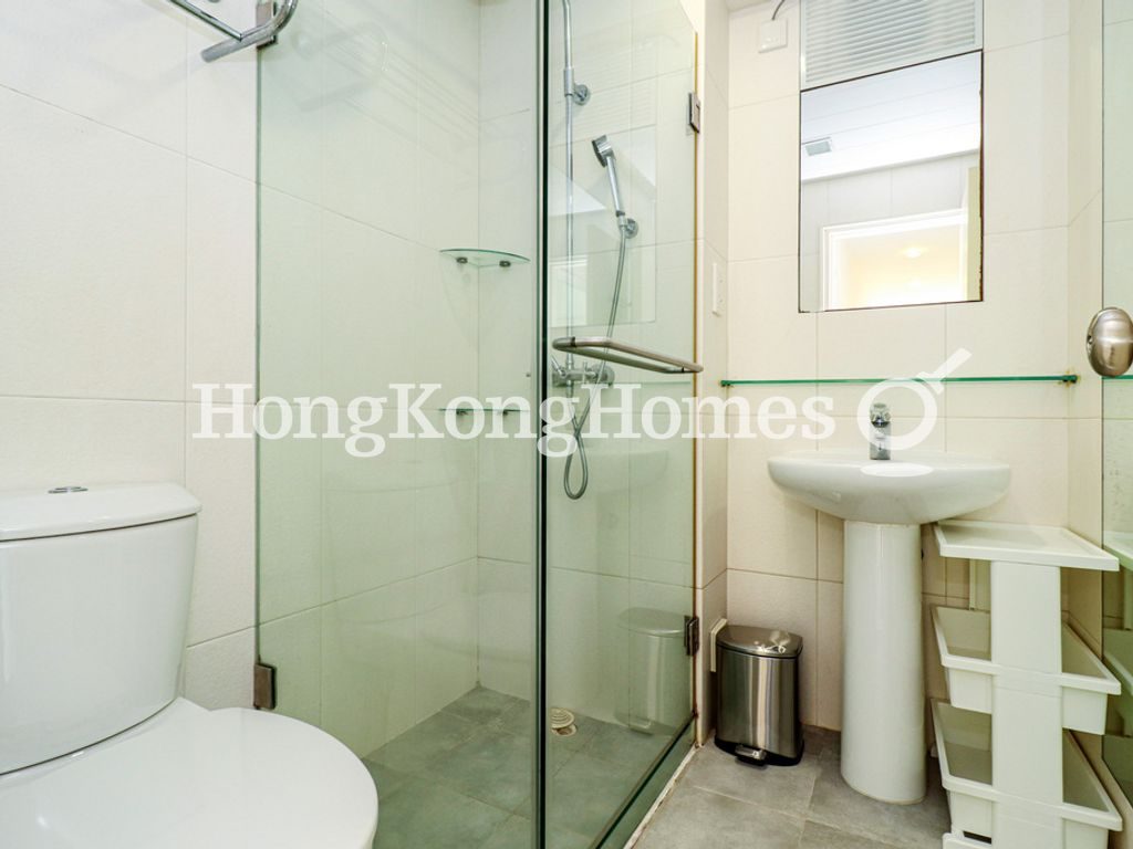 Guest Bathroom — Swiss Towers - Tower 3, Tai Hang