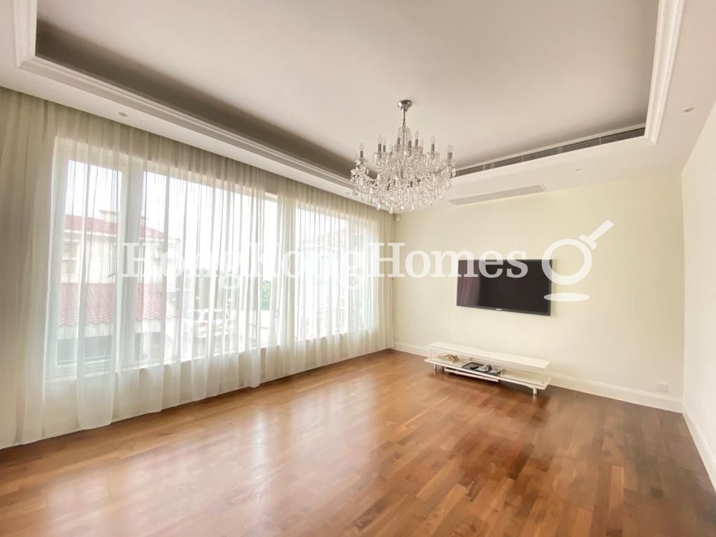 Dining Room — Las Pinadas, Clear Water Bay