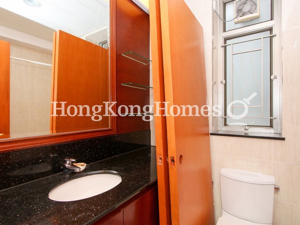 Guest Bathroom — Sorrento Tower - 2, Tsim Sha Tsui