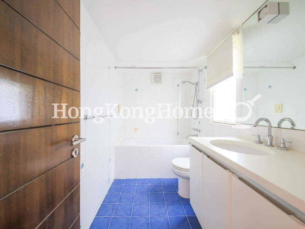 Guest Bathroom — Fairway Vista, Clear Water Bay