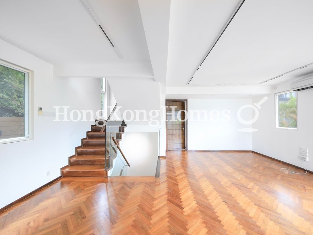 Living and Dining Room — Fairway Vista, Clear Water Bay