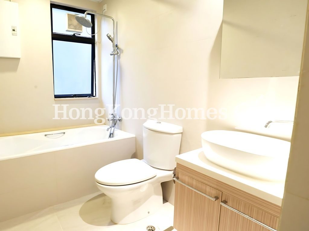 Guest Bathroom — Grand Garden - Block 03, Repulse Bay