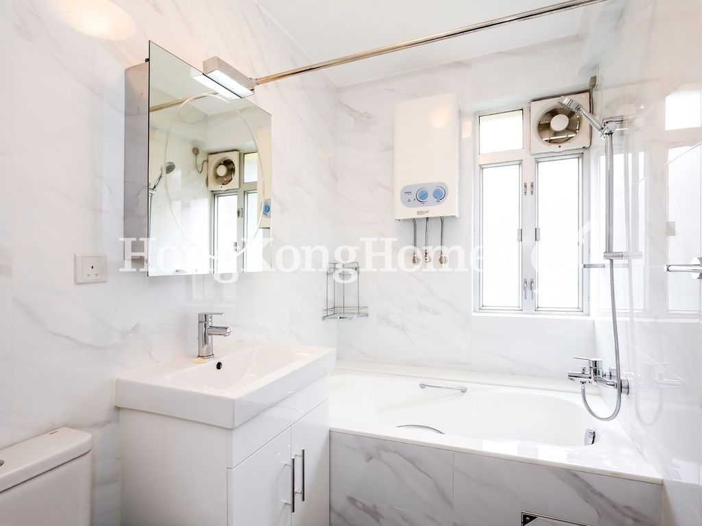 Guest Bathroom — Scenic Villa - Block B1 (A-B), Pokfulam