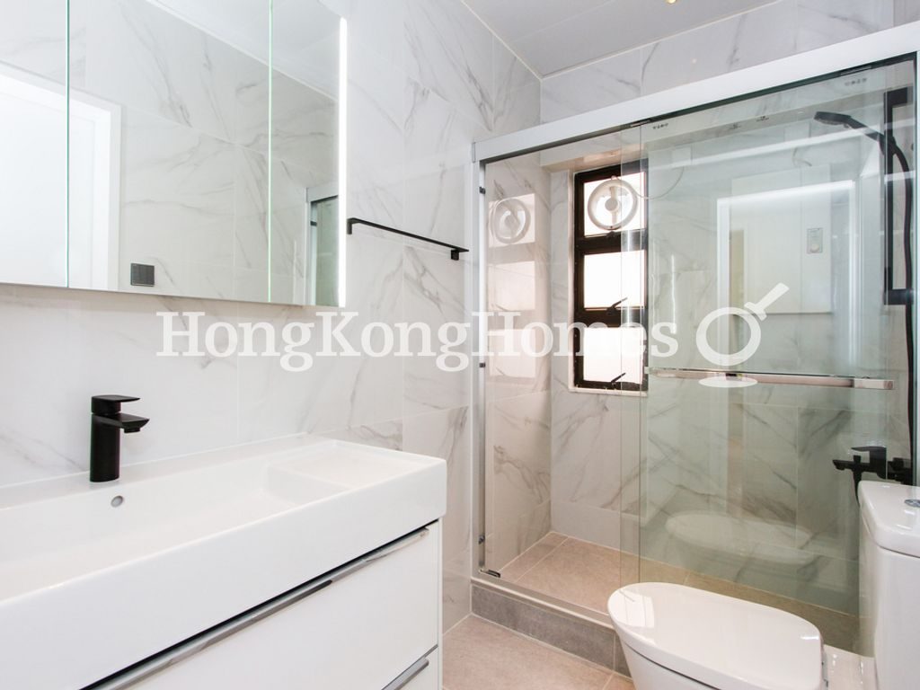 Guest Bathroom — Tycoon Court - Block B, Mid-levels West