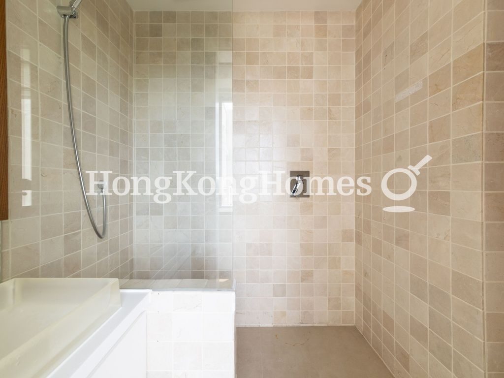 Guest Bathroom — Yue Yan Mansion - Block A, Pokfulam