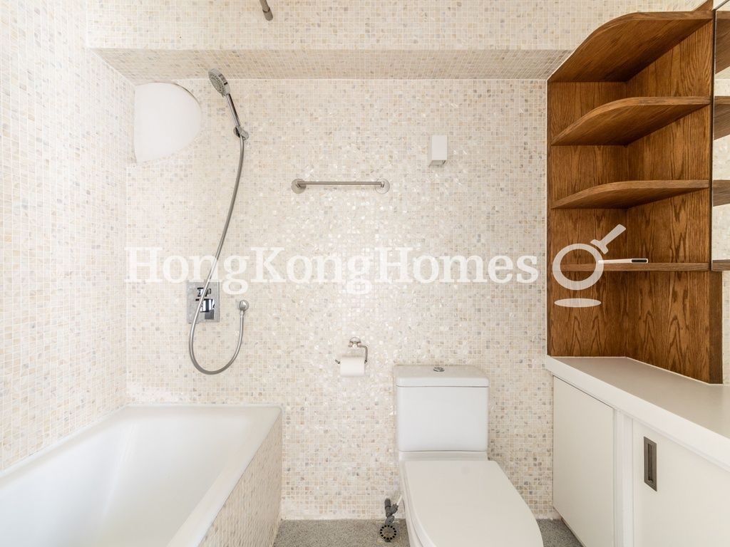 Master Bathroom — Yue Yan Mansion - Block A, Pokfulam