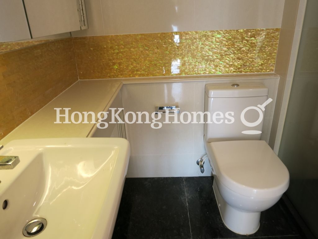 Guest Bathroom — The Masterpiece, Tsim Sha Tsui