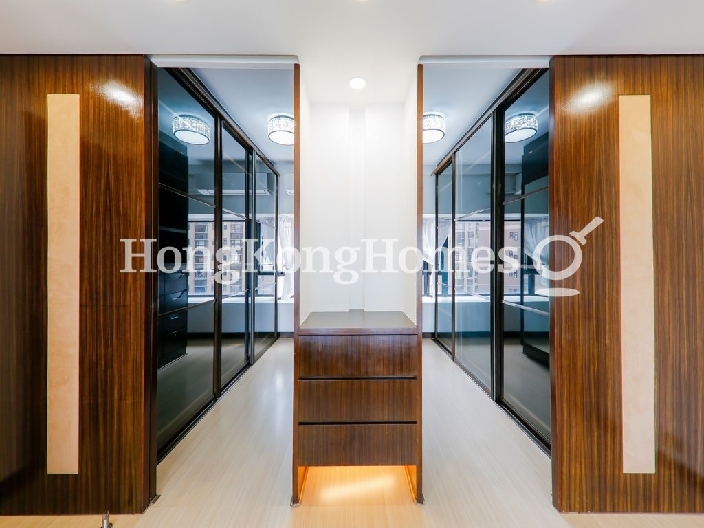 Walk-in Closet in Master Bedroom — Beverly Hill - Block B, Happy Valley