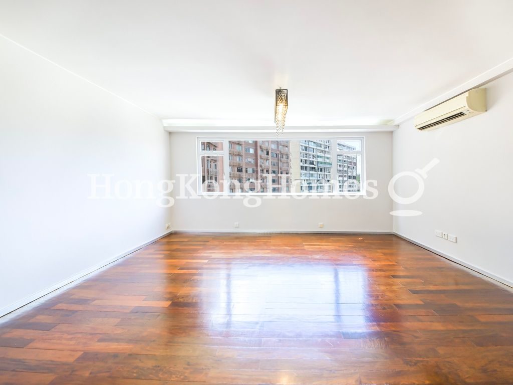 Living and Dining Room — Butler Towers, Jardine's Lookout