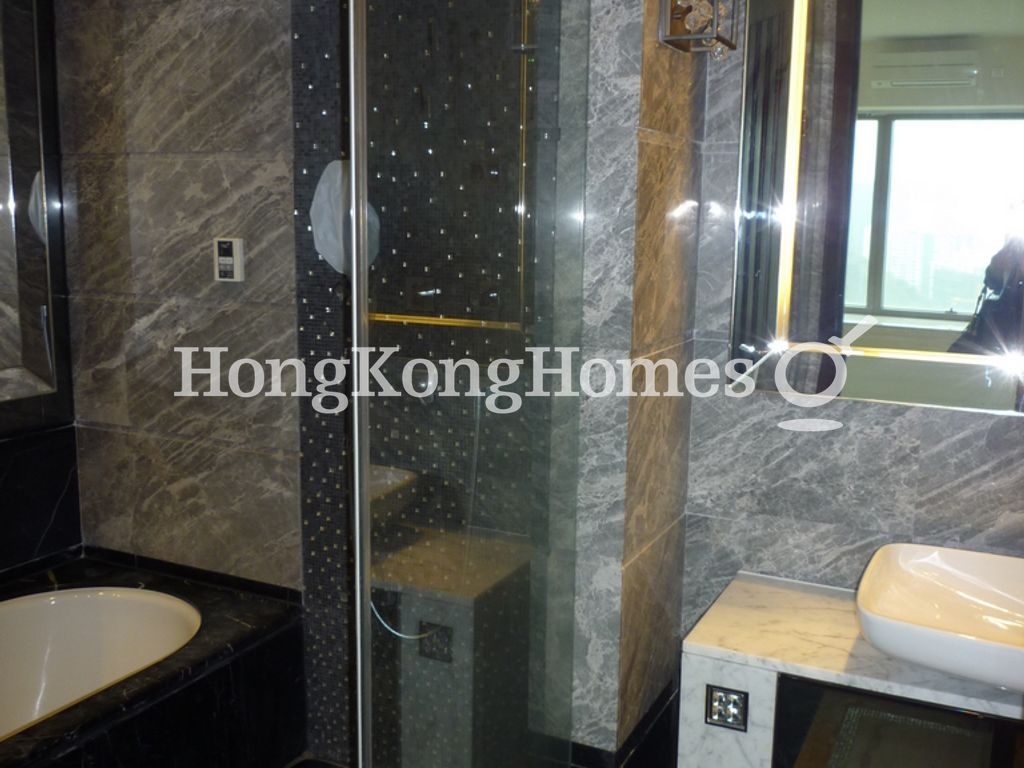 Master Bathroom — Celestial Heights-Celestial Avenue No. 35, Ho Man Tin / Waterloo Road