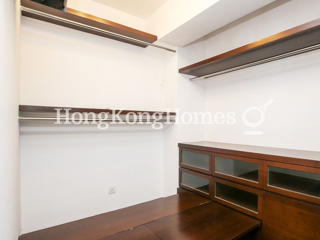 Walk-in Closet in Master Bedroom — Marina Cove - Stage 02, Sai Kung