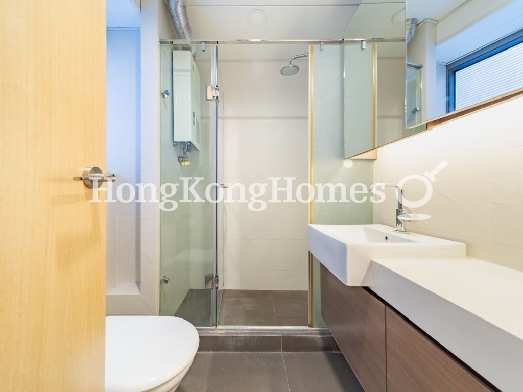 Master Bathroom — Villa De Victoria, The Peak