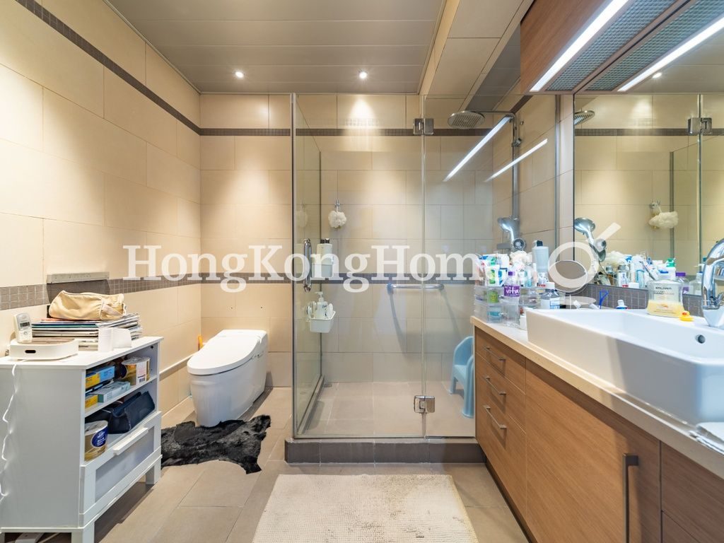Guest Bathroom — Golden Cove Lookout - Phase 1, Clear Water Bay