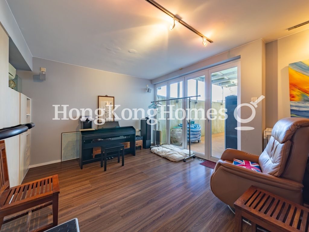 Family Room — Golden Cove Lookout - Phase 1, Clear Water Bay