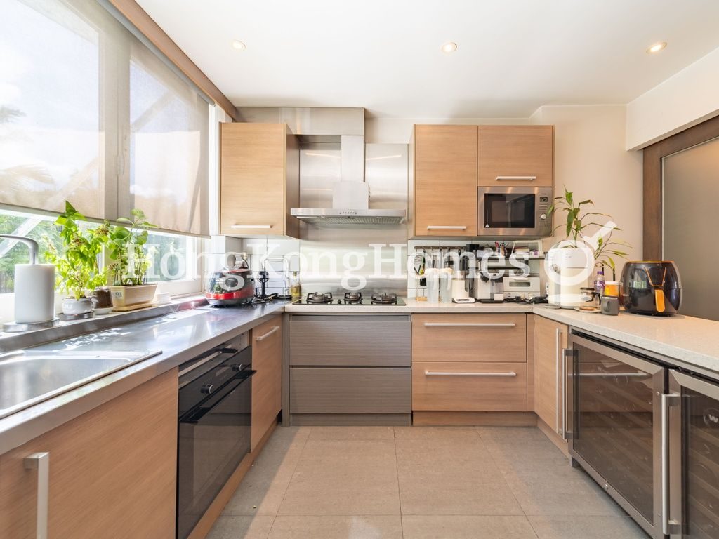 Kitchen — Golden Cove Lookout - Phase 1, Clear Water Bay