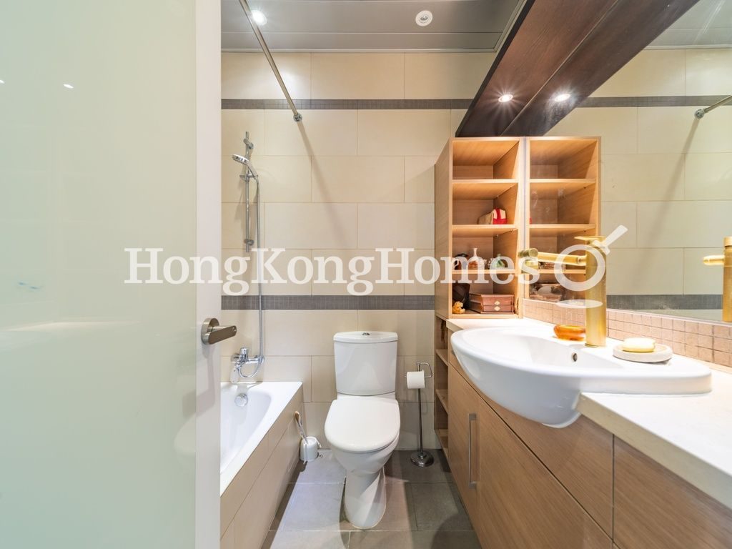 Guest Bathroom — Golden Cove Lookout - Phase 1, Clear Water Bay