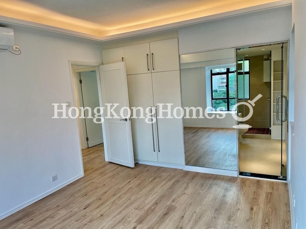 Built-in Wardrobe in Master Bedroom — Grand Garden - Block 03, Repulse Bay