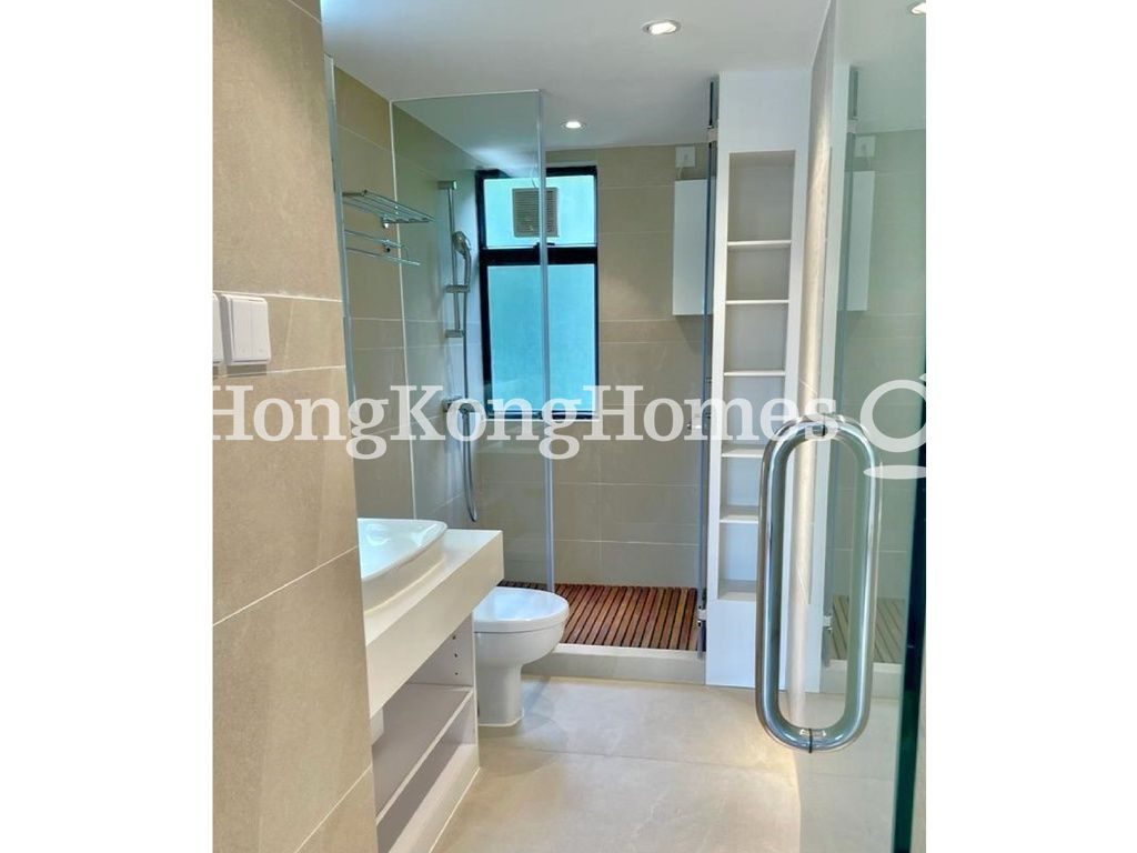 Master Bathroom — Grand Garden - Block 03, Repulse Bay