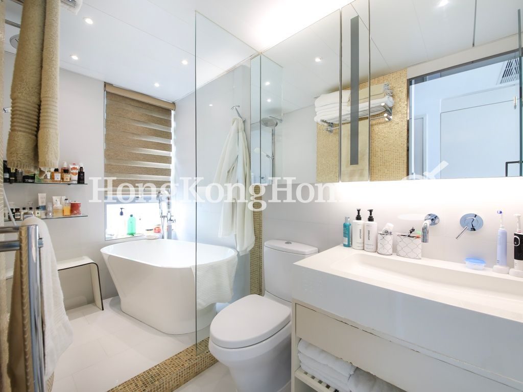Master Bathroom — Residence Bel-air - Phase 04, Peak Tower 01, Pokfulam