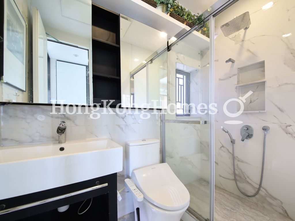 Guest Bathroom — The Arch - Block 1 (Sky Tower), Tsim Sha Tsui