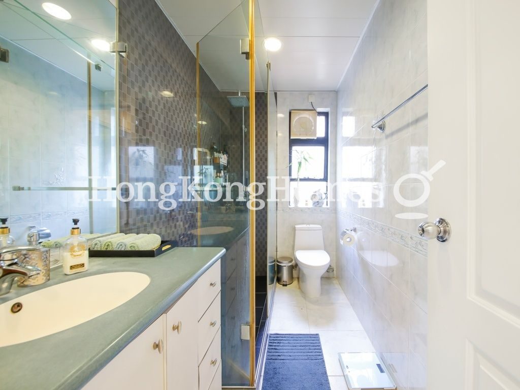 Guest Bathroom — Baguio Villa - Block 42, Pokfulam