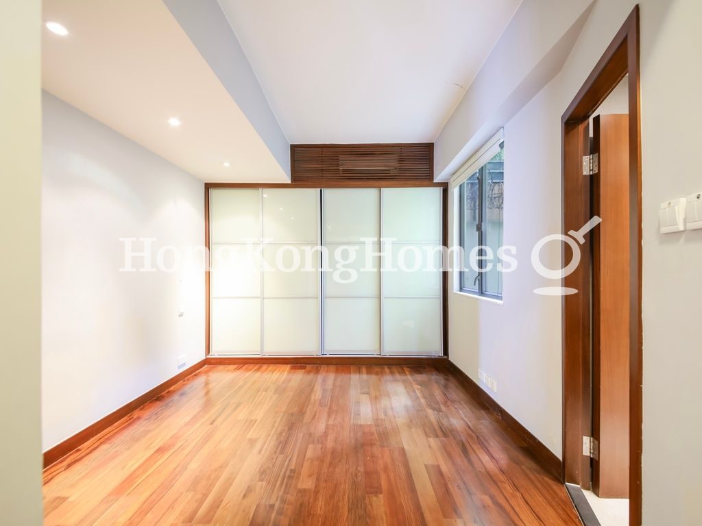 Second Ensuite Bedroom — Bo Kwong Apartments, Mid-levels Central