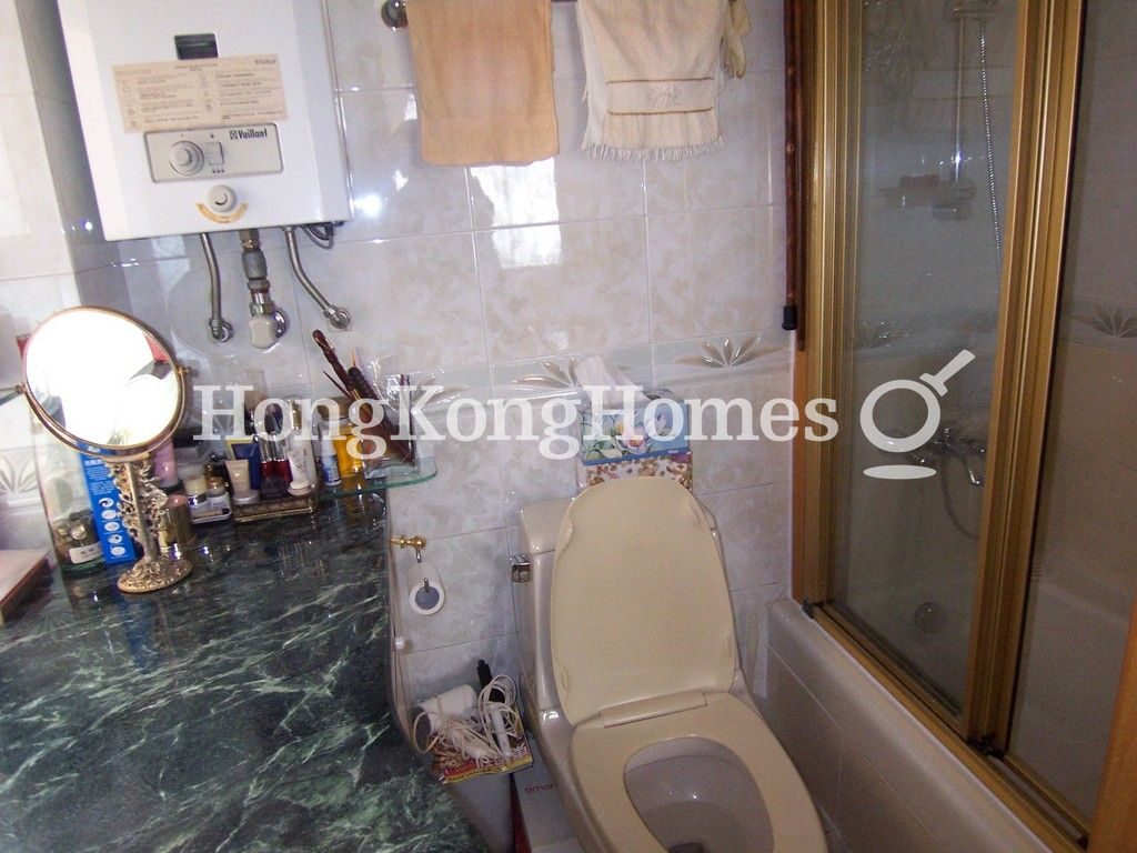 Master Bathroom — La Clare Mansion - Block A, Pokfulam